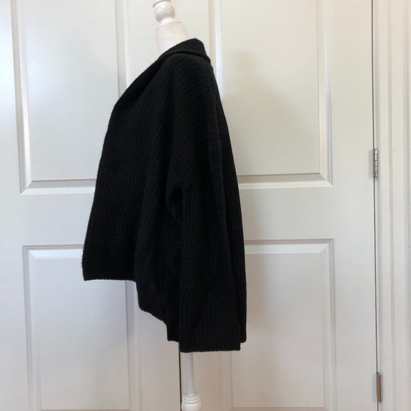 Black Cashmere Cardigan from 360 Cashmere - Picture 4 of 7